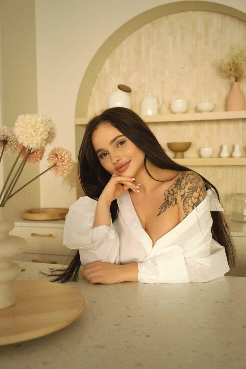 Fabianna Escort in , 22yo - Brown