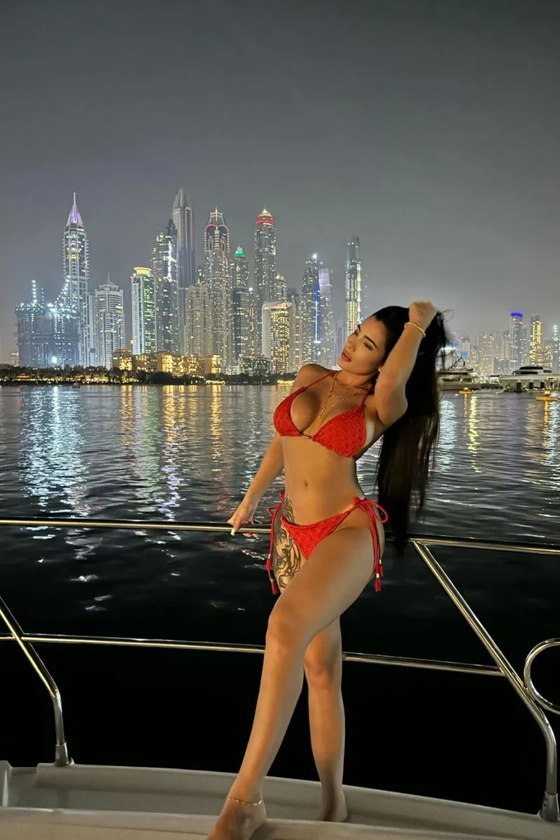 Karen Escort in , 25yo - Brunette
