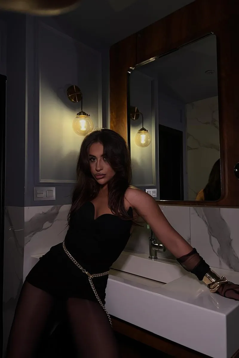The Best Escort Elya - Brunette, 18yo - price: 405£ | Girls London № 3 Elya The Best Escort in , 18yo - Brunette | Girls London № 3