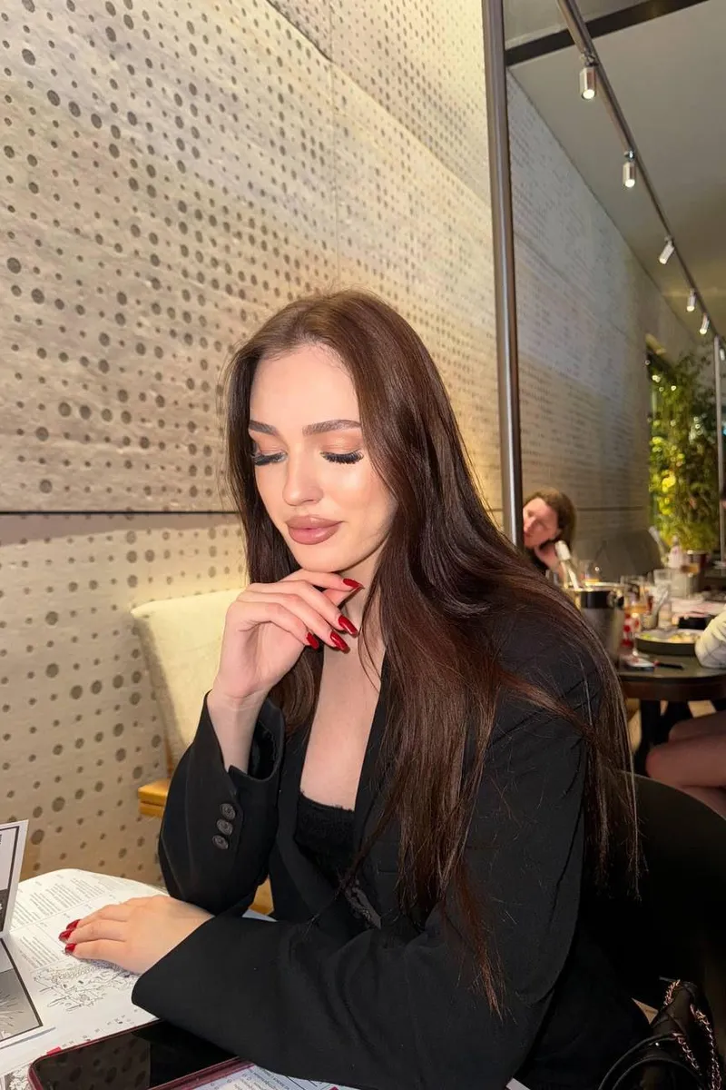 Vip Escort Nicole - Brown, 22yo - price: 420£ | Girls London № 2 Nicole Vip Escort in , 22yo - Brown | Girls London № 2