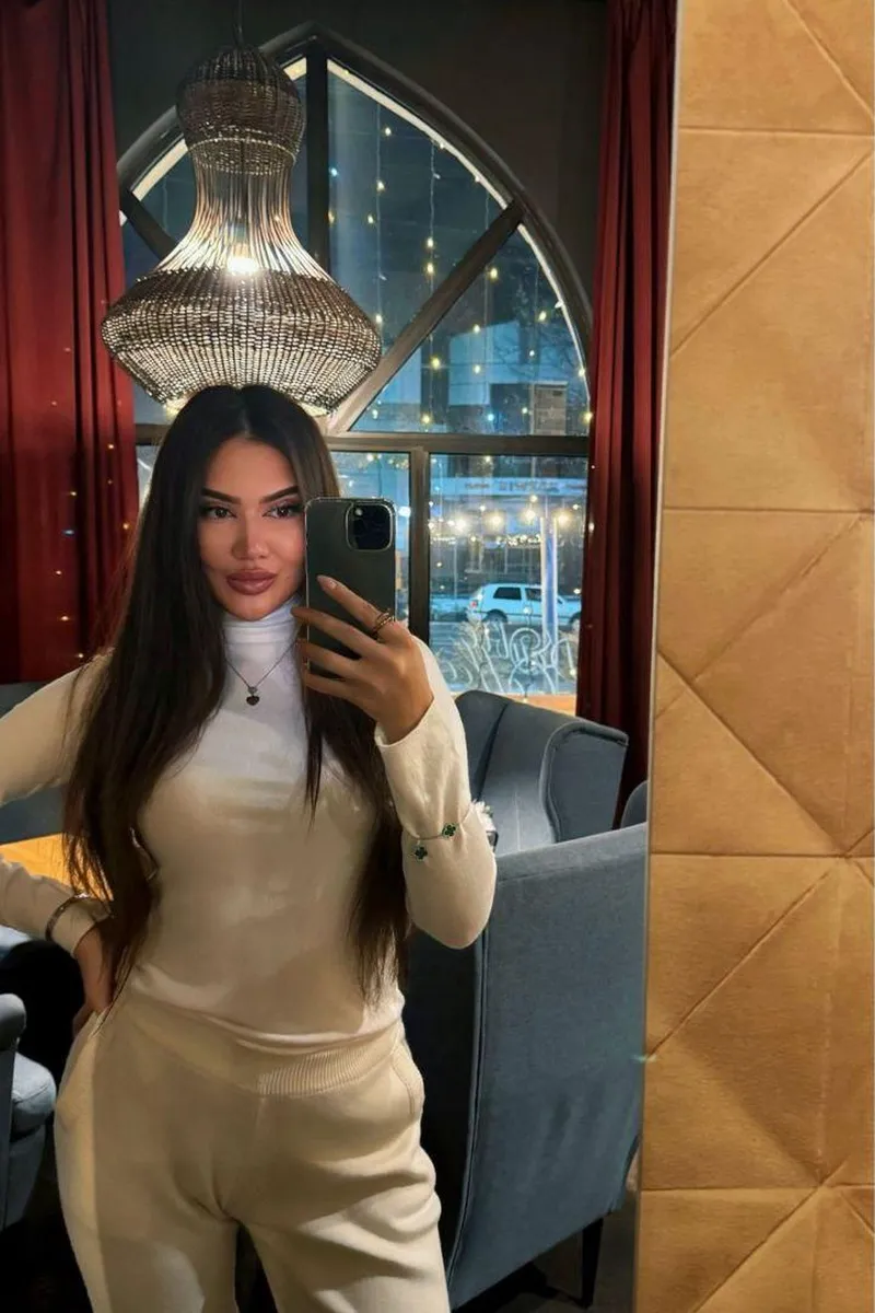 Escort Woman Lolita - Brown, 26yo - price: 410£ | Girls London № 4 Lolita Escort Woman in , 26yo - Brown | Girls London № 4