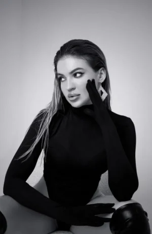 Ella Escort in , 23yo - Brunette