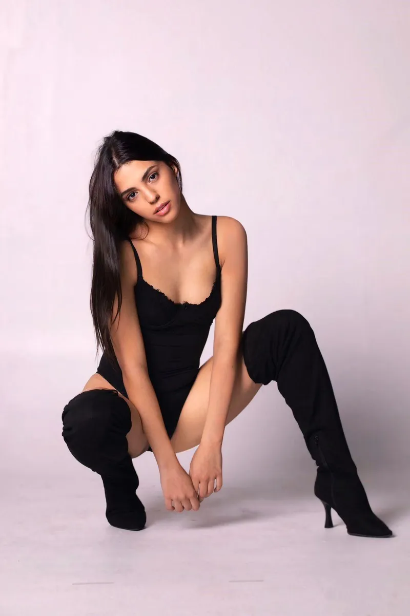 Top Escort Farida - Brunette, 19yo - price: 400£ | Girls London № 5 Farida Top Escort in , 19yo - Brunette | Girls London № 5