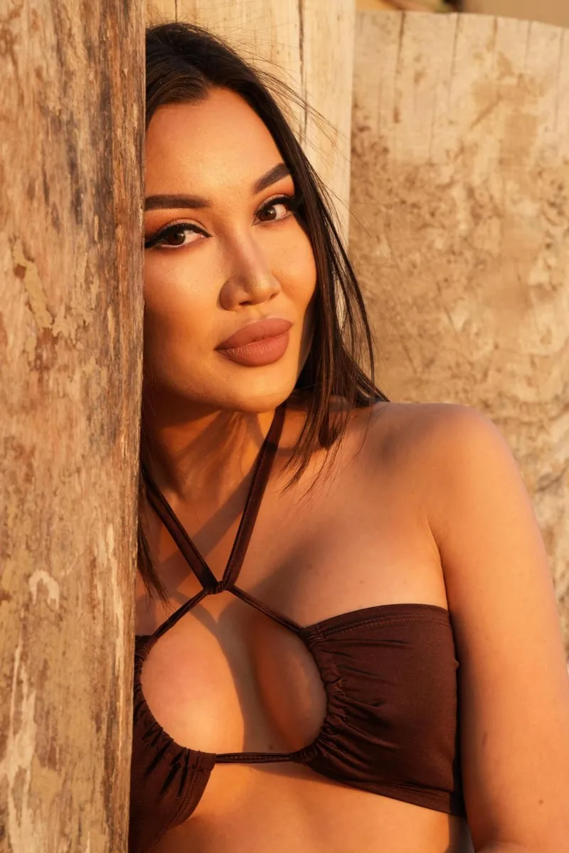Top Escort Amida - Brunette, 29yo - price: 415£ | Girls London № 5 Amida Top Escort in , 29yo - Brunette | Girls London № 5