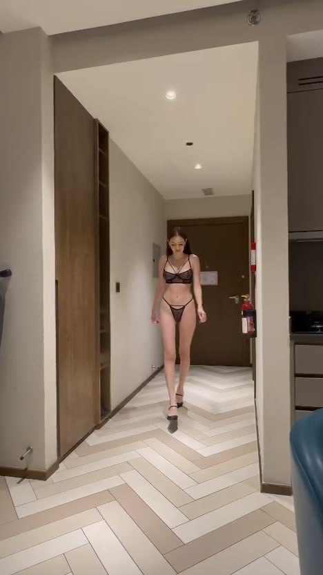 Nicole Luxury Escort in , Brown 