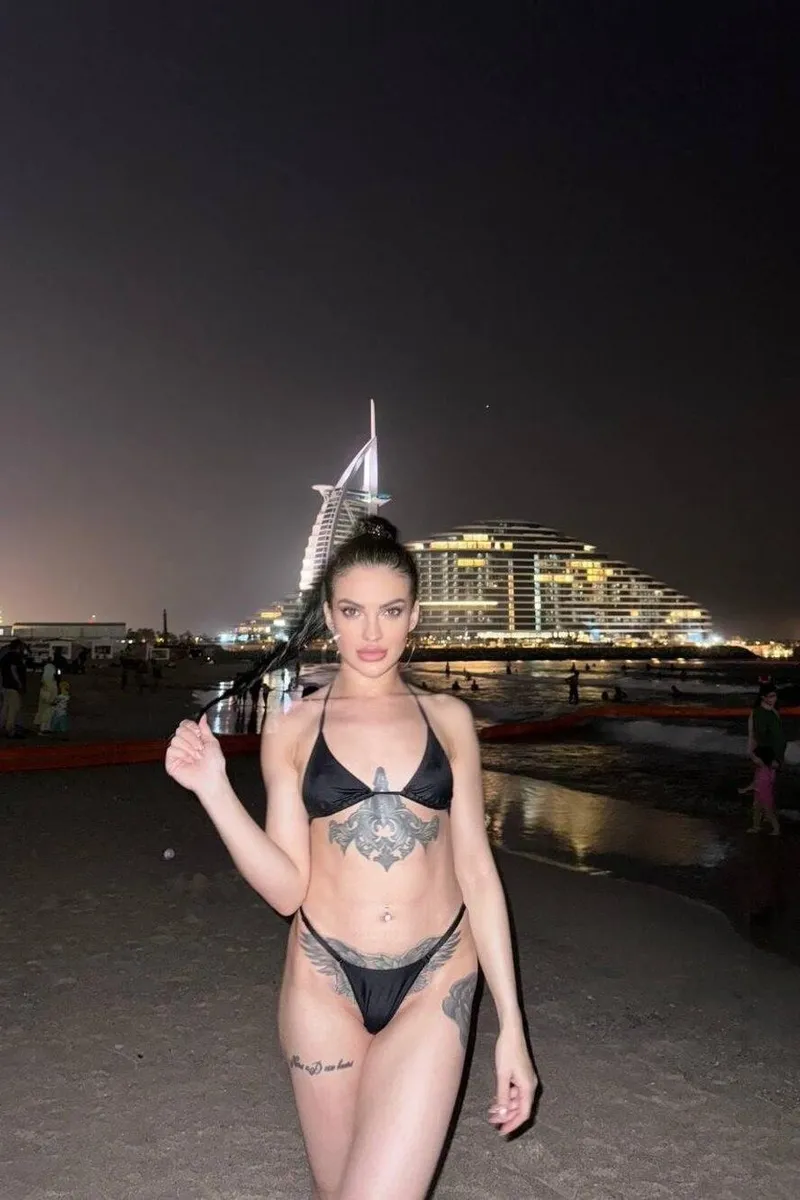 Luxury Escort Ella - Brunette, 23yo - price: 425£ | Girls London № 6 Ella Luxury Escort in , 23yo - Brunette | Girls London № 6