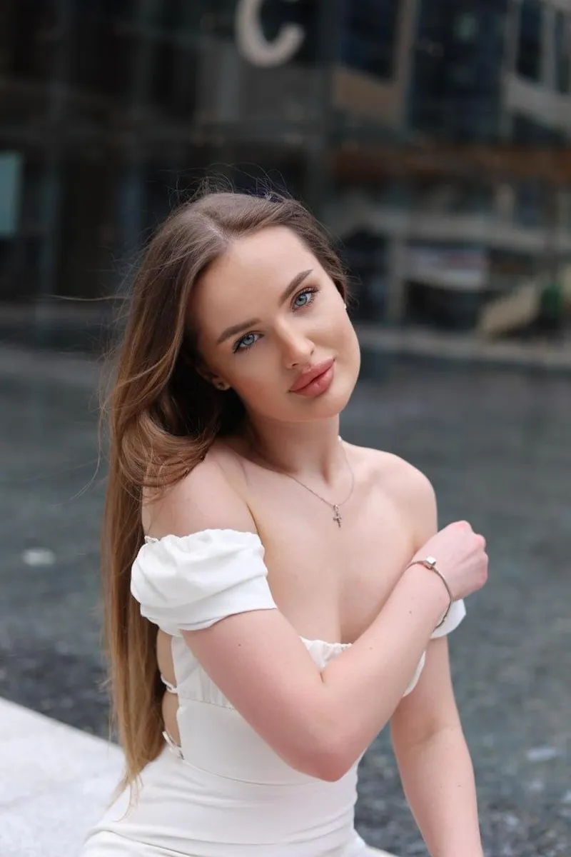 Sexy Escort Emma - Brown, 18yo - price: 415£ | Girls London № 9 Emma Sexy Escort in , 18yo - Brown | Girls London № 9