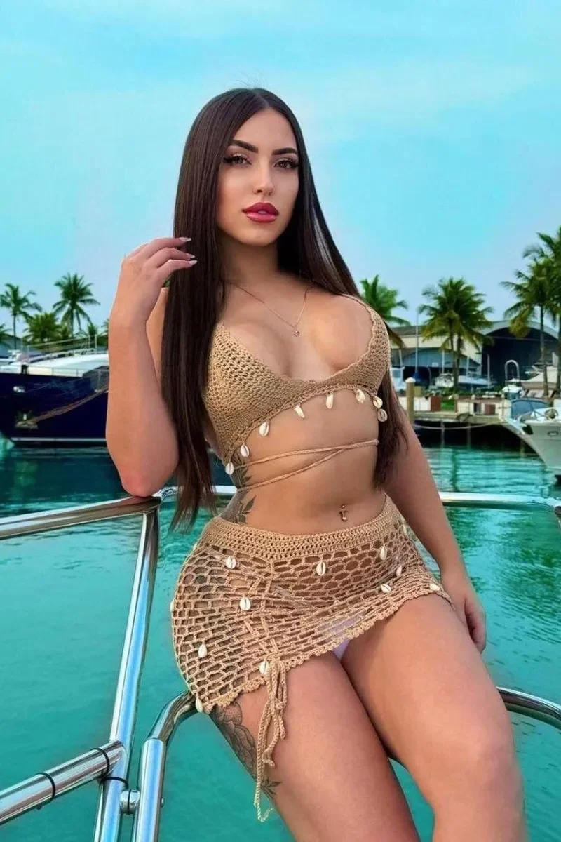 Vip Escort Alessandra - Brunette, 22yo - price: 1100£ | Girls London № 2 Alessandra Vip Escort in , 22yo - Brunette | Girls London № 2
