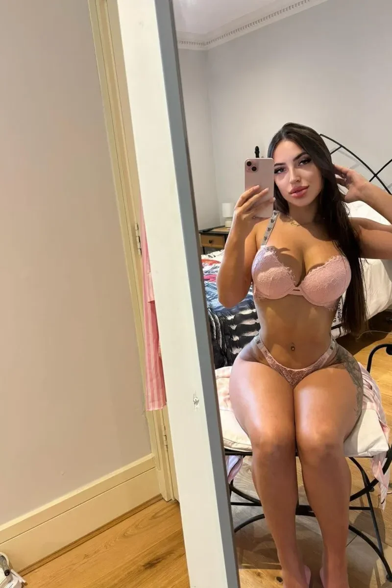Top Escort Alessandra - Brunette, 22yo - price: 1100£ | Girls London № 5 Alessandra Top Escort in , 22yo - Brunette | Girls London № 5