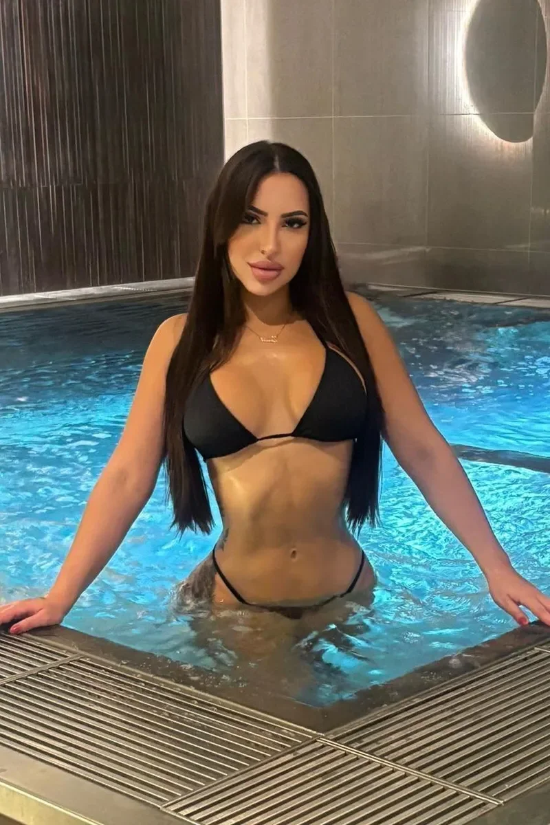 High Class Escort Alessandra - Brunette, 22yo - price: 1100£ | Girls London № 7 Alessandra High Class Escort in , 22yo - Brunette | Girls London № 7