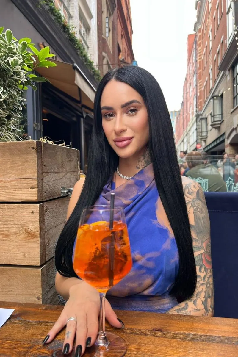 Eliza Escort in , 25yo - Brunette