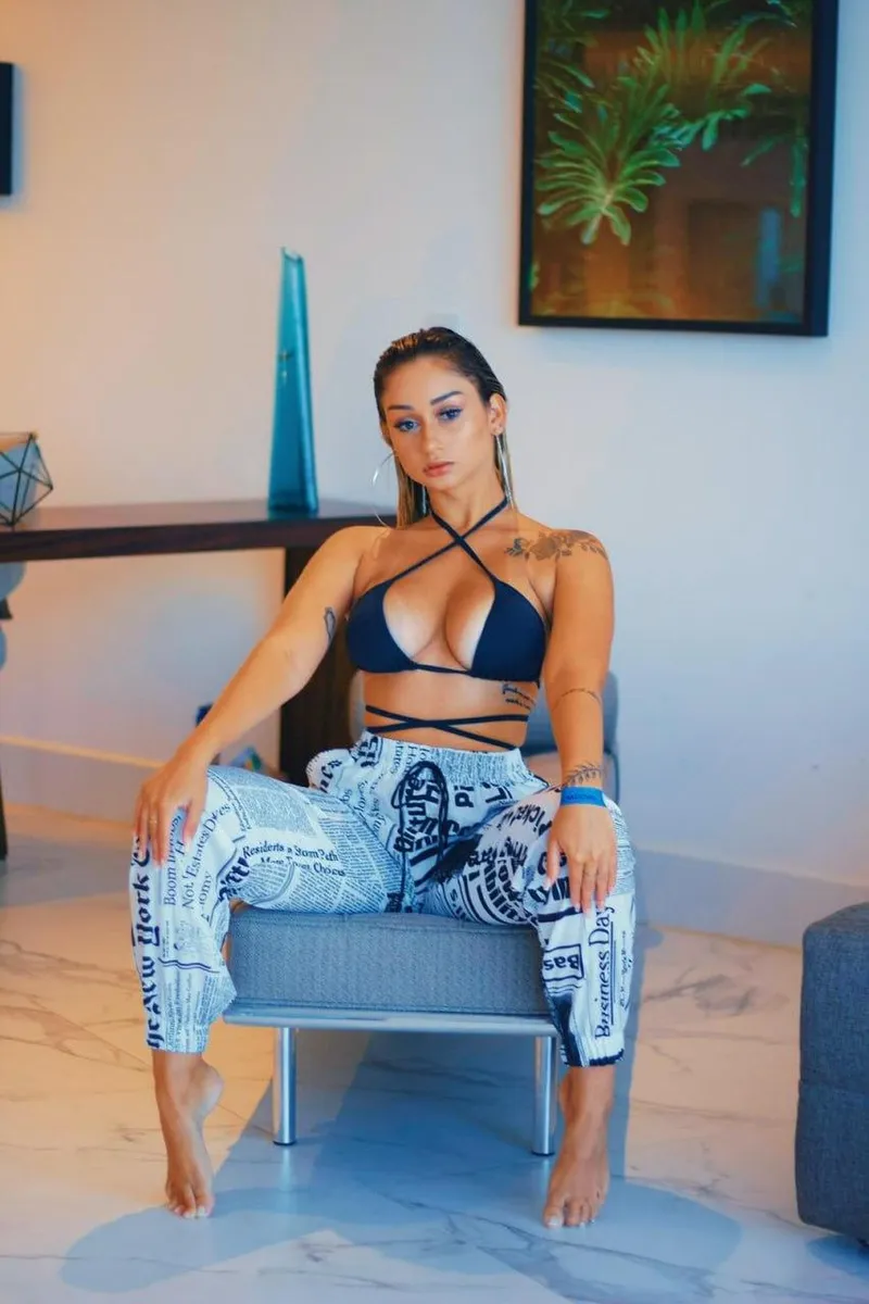 Abella Escort in , 25yo - Brown